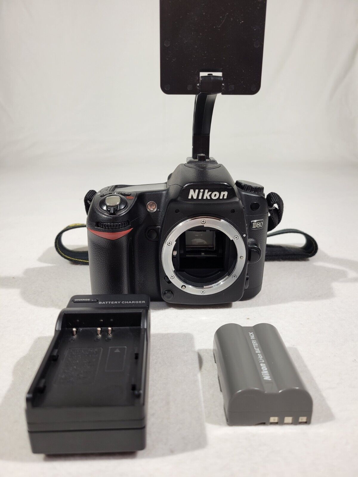 Near Mint Nikon D80 Digital SLR Camera Body Battery & Charger Tested Working
