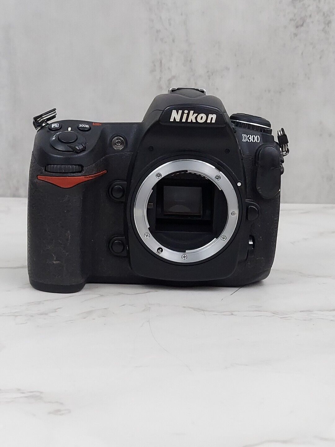 Nikon D300 12.3MP Digital SLR Cam BODY -Shutter Count 6638 *TESTED* LCD CLEANED*